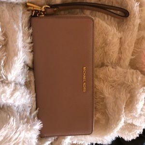 Michael Kors wallet/wristlet muted pink, NWOT